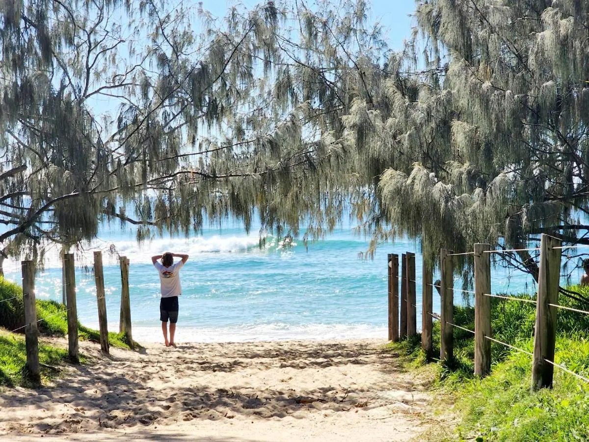 Dicky Beach Original - 2 Bed Downstairs Studio 200M To Beach Caloundra Appartement