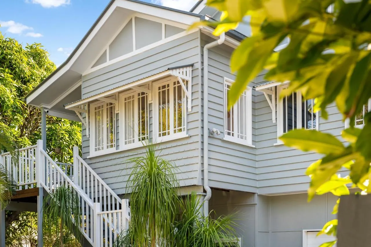 Dicky Beach Original - 2 Bed Downstairs Studio 200M To Beach Caloundra