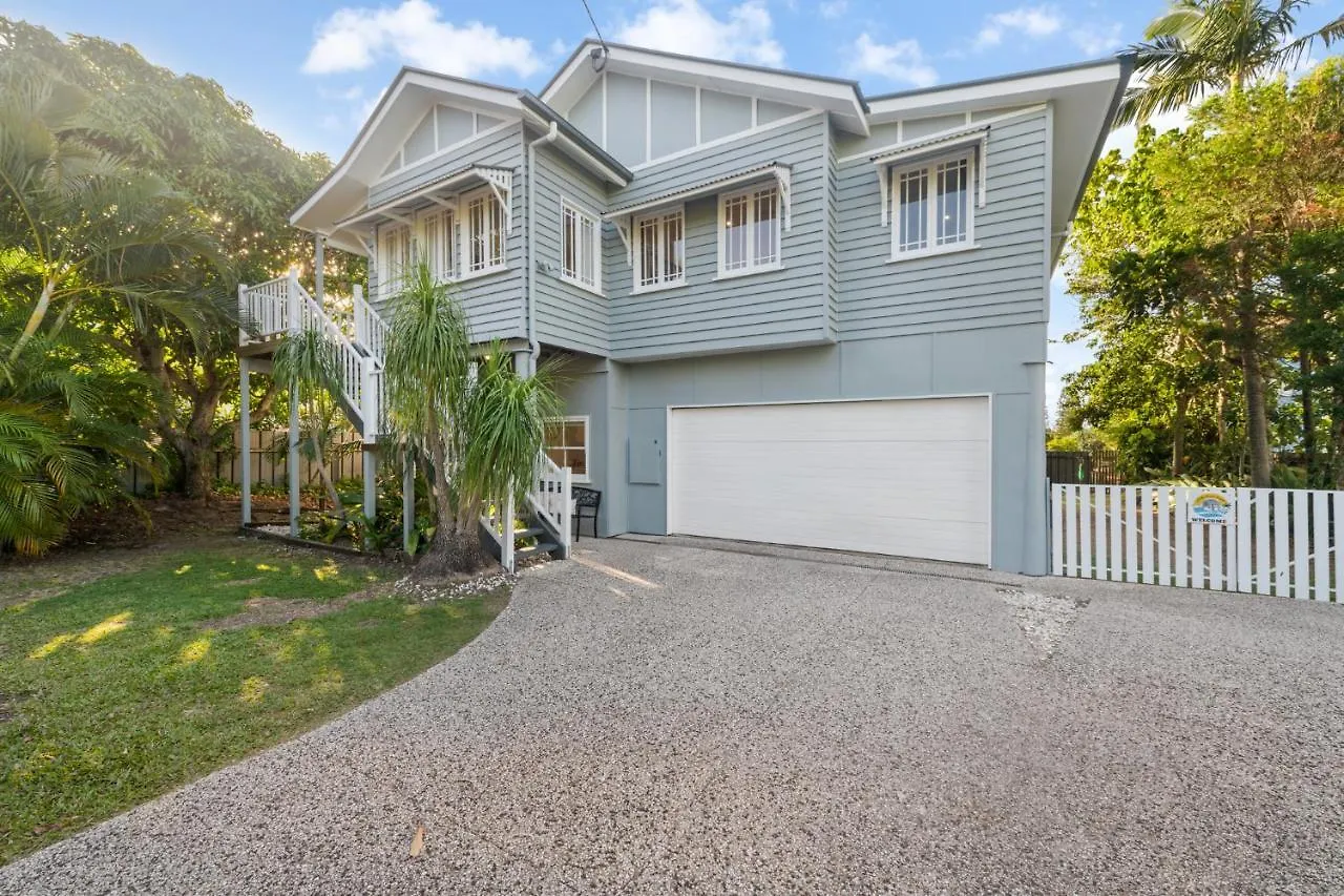 Dicky Beach Original - 2 Bed Downstairs Studio 200M To Beach Caloundra 0*,  Australia